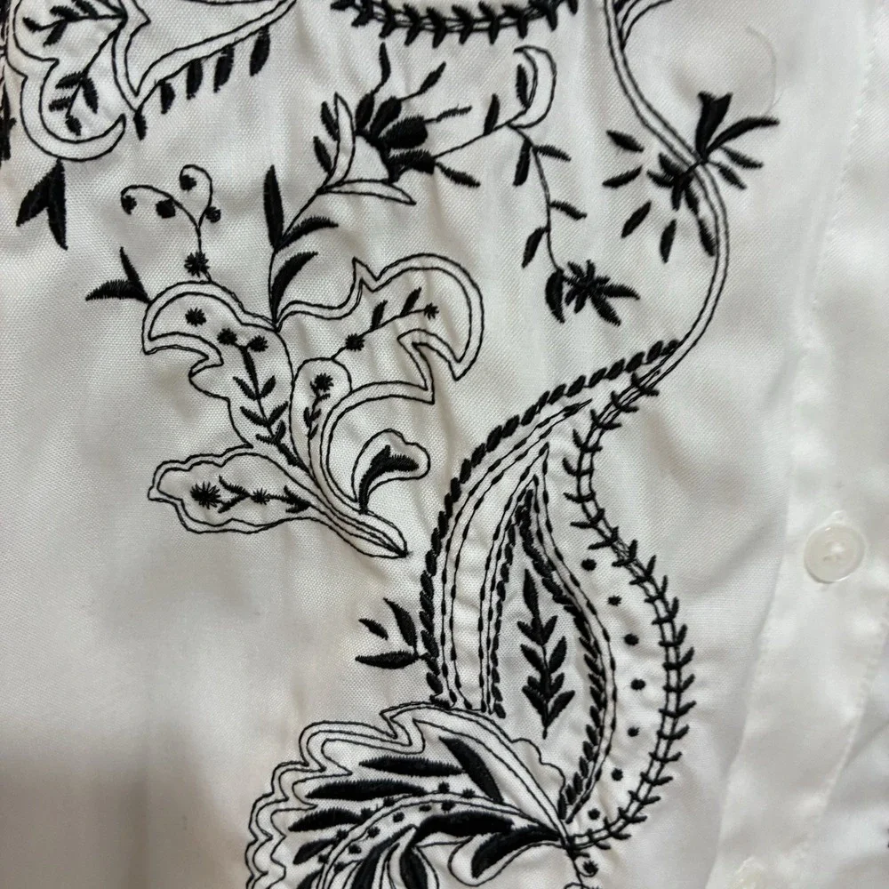 Foxcroft Wrinkle Free White Embroidered Button Shirt Women's Size 12 Classic Fit - Picture 14 of 15